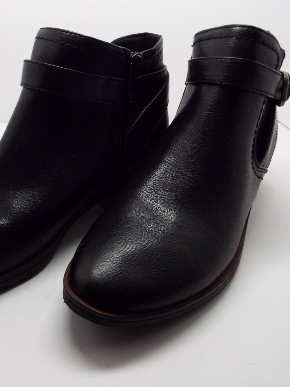 Black Women's BareTraps Ankle Boots Size 8 Medium
